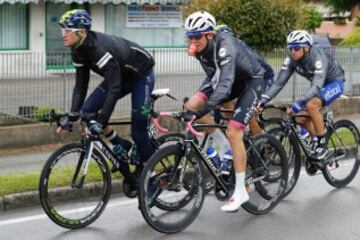 Rory Sutherland, el líder del Giro Bob Jungels y Gianluca Brambilla.