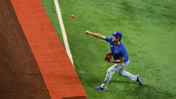 MIAMI, FLORIDA - SEPTEMBER 17: Shohei Ohtani #17 of the Los Angeles Dodgers warms up before the game against the Miami Marlins at loanDepot park on September 17, 2024 in Miami, Florida. Sam Navarro/Getty Images/AFP (Photo by Sam Navarro / GETTY IMAGES NORTH AMERICA / Getty Images via AFP)