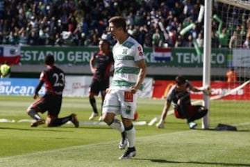 Futbol, Temuco v Copiapo.
Campeonato Loto 2015 - 2016 primera B.
El jugador de Temuco, Cris Robert Martinez,  derecha celebra su gol contra Copiapo durante el partido de primera B en el estadio Bicentenario Germán Becker.
Temuco, Chile.
16/04/2016
Ramon Monroy/Photosport*******

Football, Temuco v Copiapo.
Loto Championship 2015 - 2016 first B.
Temuco's player Cris Robert Martinez left celebrates his goal against Copiapo during the Copa Loto Championship first B football match at  Bicentenario Germán Becker stadium in Temuco, Chile.
16/04/2016
Ramon Monroy/Photosport