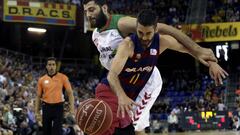 Juan Carlos Navarro trata de superar a Bourousis.