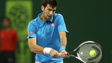Serbia's Novak Djokovic returns the ball to Argentina's Horacio Zeballos during the second round of the ATP Qatar Open tennis competition in Doha on January 4, 2017. / AFP PHOTO / KARIM JAAFAR