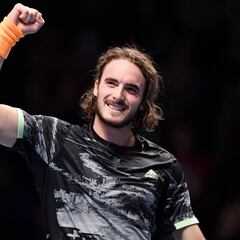 Tsitsipas vence a Federer y es el finalista más joven desde 2009