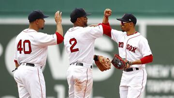 BOSTON, MASSACHUSETTS - JULY 18: Marco Hernandez #40, Xander Bogaerts #2 and Mookie Betts #50 of the Boston Red Sox celebrate after the victory over the Toronto Blue Jays at Fenway Park on July 18, 2019 in Boston, Massachusetts.   Omar Rawlings/Getty Images/AFP
 == FOR NEWSPAPERS, INTERNET, TELCOS &amp; TELEVISION USE ONLY ==