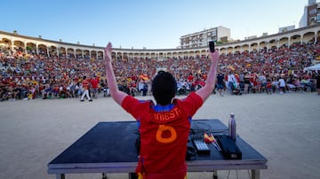 Miles de personas se congregaron en la plaza de toros de Albacete.