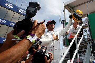 Lewis Hamilton celebra la victoria de carrera en el GP de Canadá. 