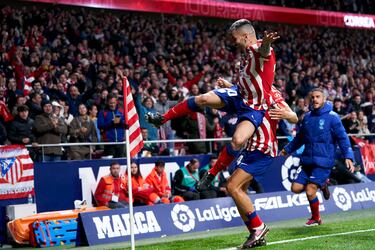 1-0. Ángel Correa celebra el gol qye anota en el minuto 85 de partido.