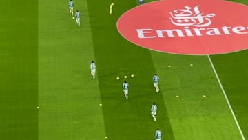 Sonora pitada del Bernabéu a los jugadores del Real Madrid al saltar a calentar