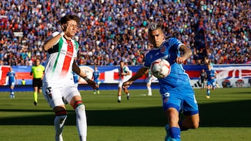 Futbol, Universidad de Chile vs Palestino
Fecha 24, Campeonato Nacional 2024.
El jugador de Universidad de Chile Leandro Fernandez, derecha, disputa el balon contra Ivan Roman de Palestino durante el partido de primera Leandro Fernandez disputado en el estadio Nacional en Santiago, Chile.
15/09/2024
Dragomir Yankovic/Photosport
Football, Universidad de Chile vs Palestino
24 th turn, 2024 National Championship.
Universidad de Chile's player Leandro Fernandez, right, vies the ball against Ivan Roman of Palestino during the first division match held at the Nacional stadium in Santiago, Chile.
15/09/2024
Dragomir Yankovic/Photosport