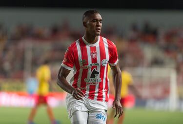 Matías y otros dos chilenos, en el 11 ideal de Necaxa para 2018