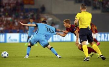 Lucas Digne y Lionel Messi.