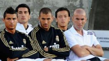 <b>EN EL BANQUILLO. </b>Zidane sí estuvo cerca del equipo durante la gira que realizaron por EE UU.