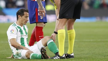 Guardado, lesionado ante el Atlético.
