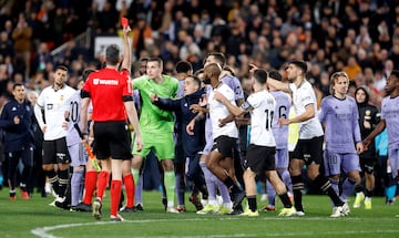 Expulsin a Bellingham en el Valencia-Real Madrid de la polmica.