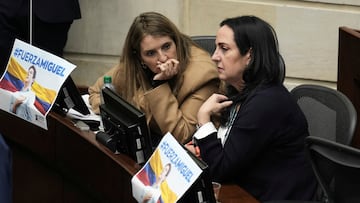 Senators Paloma Valencia and Maria Fernanda Cabal display signs in support of Colombian Senator Miguel Uribe Turbay, who was shot during a campaign event, as they attend a debate on a labor reform proposed by Colombian President Gustavo Petro's government, at the Congress in Bogota, Colombia, June 11, 2025. REUTERS/Nathalia Angarita