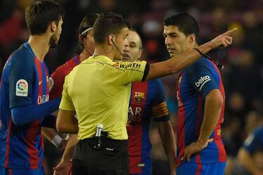 Luis Suárez: Barcelona ace facing rap over referee comments