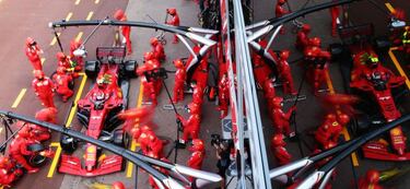 Los mecánicos de Ferrari vuelan en Montecarlo