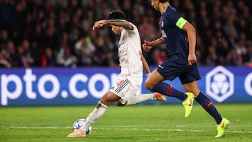 Luis Díaz scores twice and is sent off as Bayern Munich hold on for victory away to PSG.