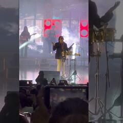 Vídeo: Acusan a León Larregui de hacer playback tras concierto en Querétaro