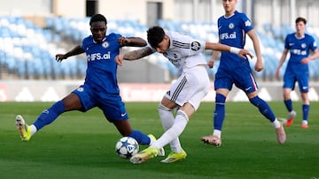 Alexis Ciria, de rabona con el Juvenil A del Real Madrid contra el Chelsea en la Youth League.