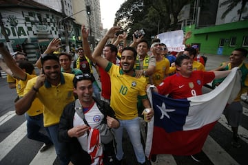 Belleza y color: así se vivió la previa del duelo Brasil-Chile