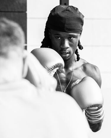 El buen estado de forma del jugador francés del Real Madrid se puede apreciar sobre el terreno de juego del estadio Santiago Bernabéu. 