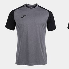 Esta es la camiseta de deporte de Joma en color negro y gris que todos andan buscando