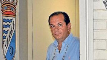 <b>PROBLEMAS. </b>El máximo accionista, Joaquín Morales, saliendo de la junta celebrada ayer.