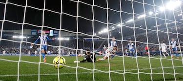 Y llegó la reacción del Real Madrid. Tremenda la internada en el área de Vinicius, dejando en el suelo a Jonny. Después, se sacó una magistral asistencia para regalarle el 1-2 a Rodrygo, que vuelve a ver portería por segundo partido