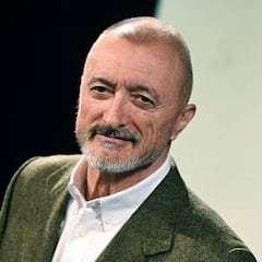Arturo Pérez-Reverte se hace viral en Twitter con tres palabras sobre Puigdemont