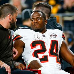 Nick Chubb abandona Monday Night Football por lesión de rodilla