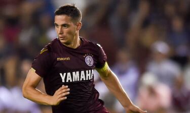 Marcone llega desde Argentina como figura tras su paso con Lanús. El mediocampista hará pareja con Baca con la esperanza de entregarle estabilidad a los cementeros y ser la conexión entre ataque y defensa.  
