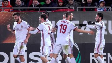 AC Milan's forward Patrick Cutrone (L) celebrates after scoring a goal during the UEFA Europa League round of 32 first-leg football match between PFC Ludogorets Razgrad and AC Milan in Razgrad on February 15, 2018. / AFP PHOTO / NIKOLAY DOYCHINOV