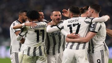 TURIN, ITALY - MARCH 09: Angel Di Maria of Juventus celebrates with team mates after scoring to give the side a 1-0 lead during the UEFA Europa League round of 16 leg one match between Juventus and Sport-Club Freiburg at Juventus Stadium on March 09, 2023 in Turin, Italy. (Photo by Jonathan Moscrop/Getty Images)