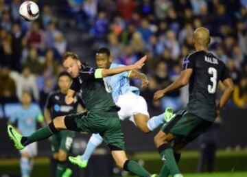 2-1. Claudio Beauvue anotó el segundo tanto.