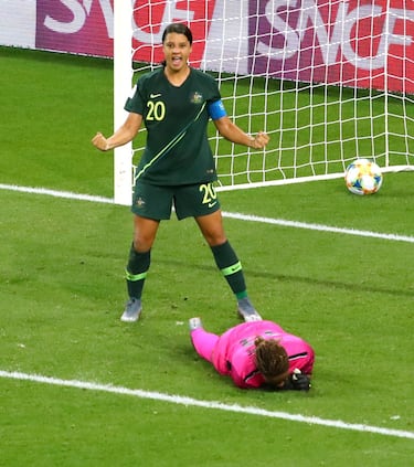 La delantera australiana llegó al Mundial con un ritmo goleador envidiable. Antes de aterrizar en Francia, se convirtió en la máxima artillera de la National Women’s Soccer League, competición en la que se convirtió en la máxima goleadora histórica. Y, en el Mundial, anotó cinco tantos en cuatro partidos, con los que ayudó a Australia a llegar a los octavos de final. 