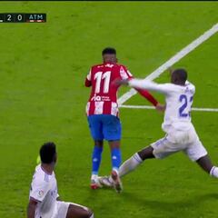 Polémicas arbitrales y VAR del Real Madrid - Atlético, en directo: derbi madrileño de LaLiga