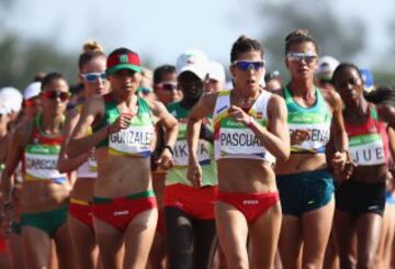 Lupita González ya luce su medalla de plata en el cuello