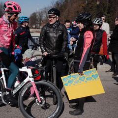 "La guerra está a un paseo en bicicleta en todo el mundo"