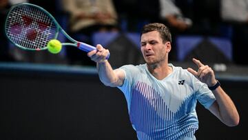 Poland's Hubert Hurkacz hits a return to Britain's Jack Draper during their men's singles match at the Japan Open tennis tournament in Tokyo on September 27, 2024. (Photo by Yuichi YAMAZAKI / AFP)