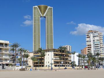 Edificio INTEMPO desde la Playa de Poniente