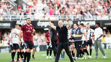 Calero celebra la permanencia tras la victoria ante el CD Tenerife.