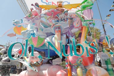 Las fallas visten las calles de Alicante. 