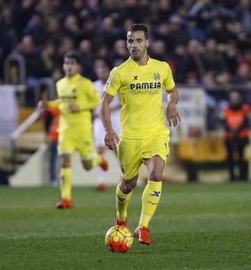 Jug¨® con el Villarreal dos temporadas desde 2015 hasta 2017.