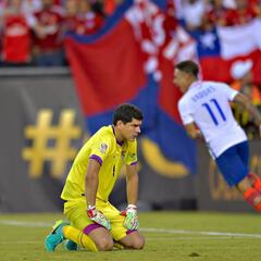 Prensa boliviana tilda de "robo" y "regalo" victoria de la Roja