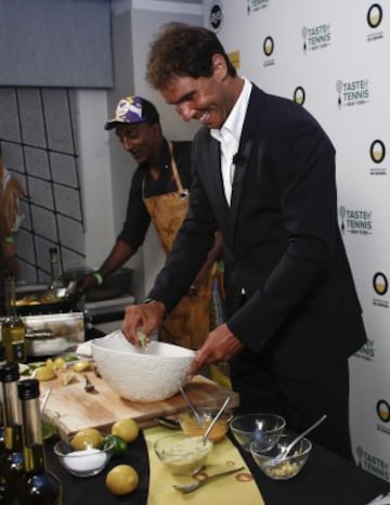  El tenista Español Rafael Nadal y el chef Marcus Samuelsson participan en el evento "Taste Of Tennis" en Nueva York (EE.UU.)