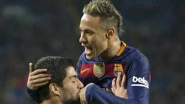 Neymar, con Messi y Suárez.