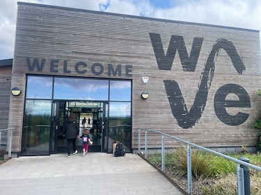 The Wave, una ola perfecta para surfear en familia