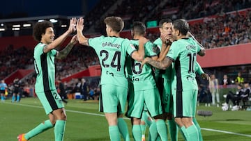 Atletico Madrid players celebrate the opening goal scored by Spanish midfielder #17 Rodrigo Riquelme during the Spanish league football match between RCD Mallorca and Club Atletico de Madrid at the Mallorca Son Moix stadium in Palma de Mallorca on May 4, 2024. (Photo by JAIME REINA / AFP)