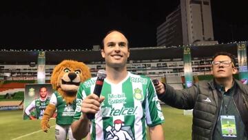 Landon Donovan fue presentado como jugador del León