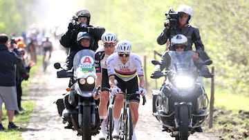 UAE Emirates-XRG's Slovenian rider Tadej Pogacar rides with his team over the cobblestones of the "trench" of Aremberg in Wallers, northern France, on April 9, 2026, to reconnoiter the cobblestones of the 123rd Paris-Roubaix race, which will take place on April 12. (Photo by Francois LO PRESTI / AFP)